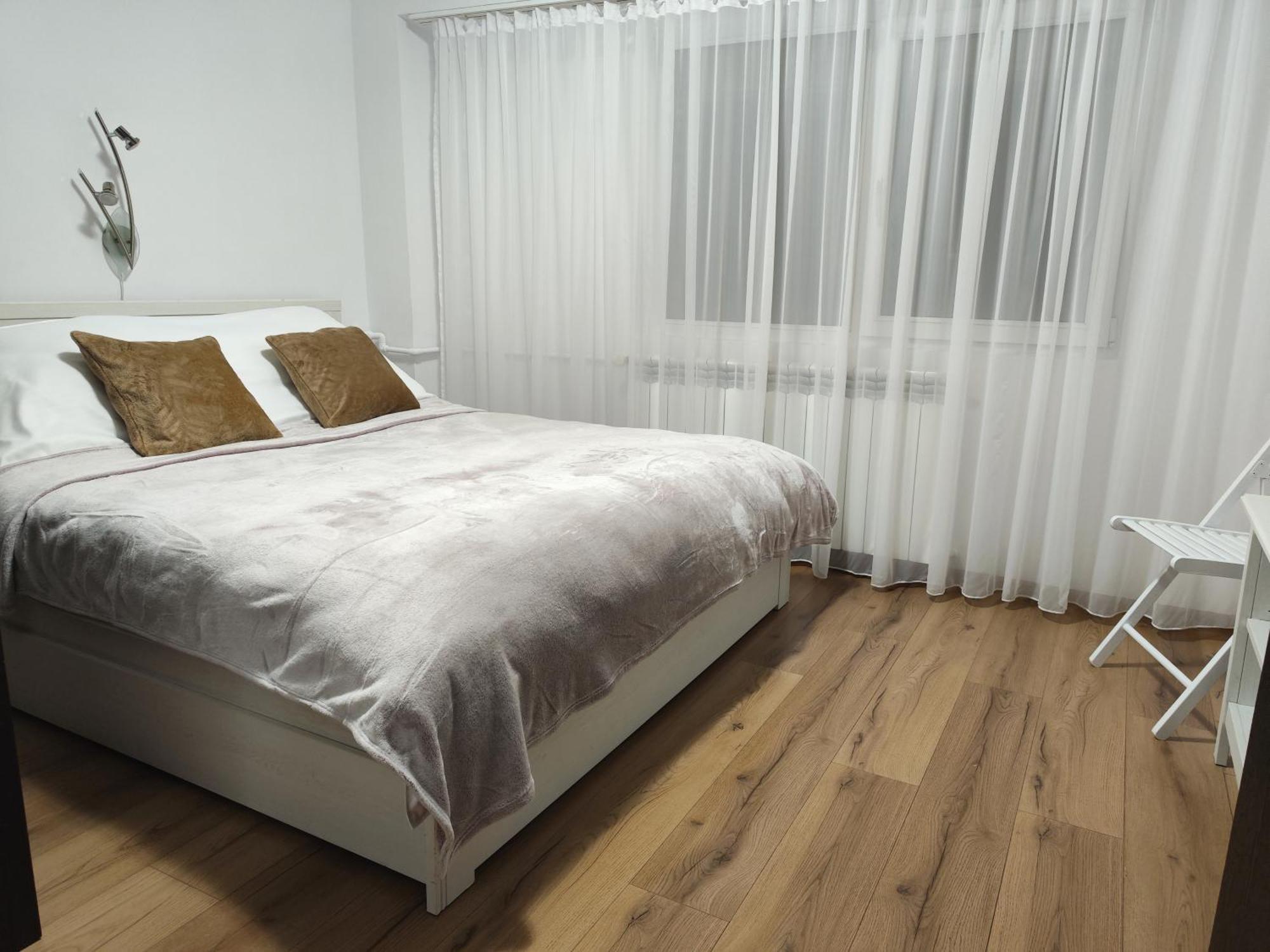 Platinum Apartment - Apartament Cu 3 Camere, 2 Dormitoare, 2 Bai, Bucatarie Complet Utilata, 2 Balcoane Bucharest Exterior photo