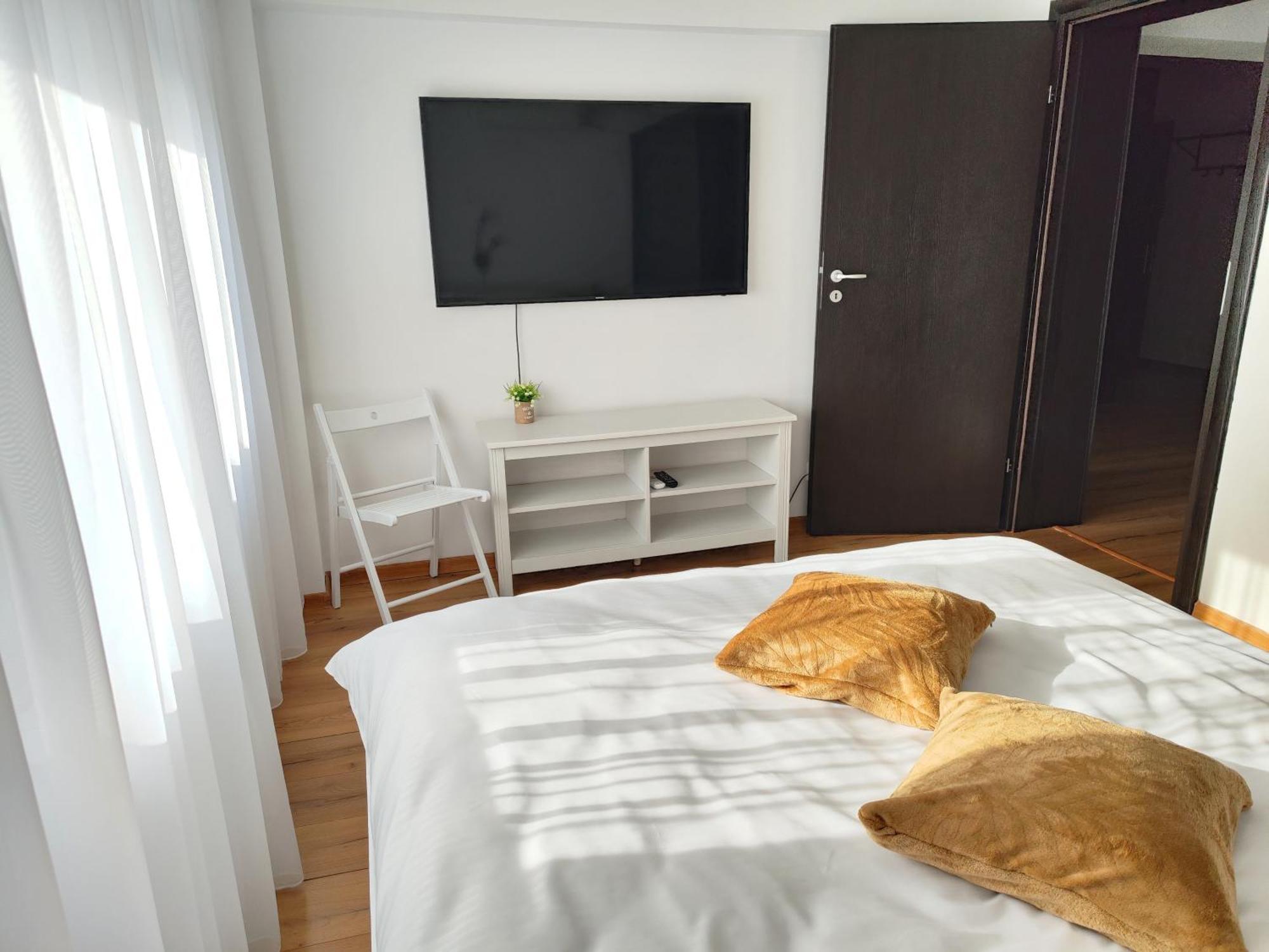 Platinum Apartment - Apartament Cu 3 Camere, 2 Dormitoare, 2 Bai, Bucatarie Complet Utilata, 2 Balcoane Bucharest Exterior photo